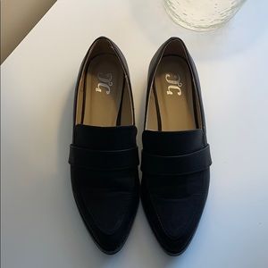 Woman’s black loafers 5.5